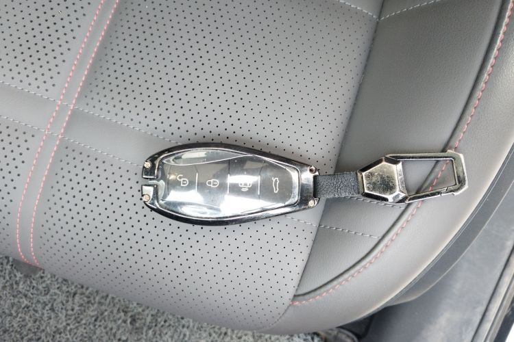 红旗EH7 2025款 600 智选版中控内饰7001