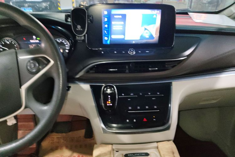 别克GL8 2020款 陆上公务舱 652T 舒适型局部细节16