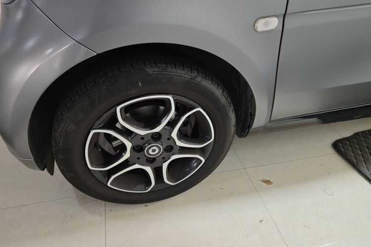 smart fortwo 2019款 0.9T 66千瓦硬顶风擎版 国VI车身外观6007