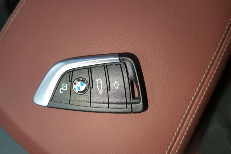 宝马3系 2025款 325Li M运动套装中控内饰7001