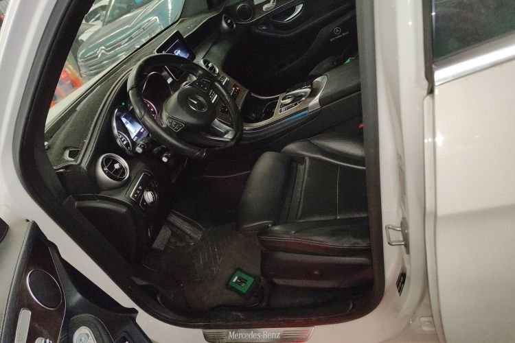 奔驰GLC 2019款 GLC 300 L 4MATIC 动感型中控内饰19