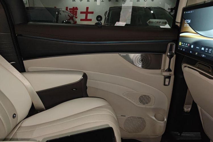 腾势D9 2024款 DM-i 980 四驱旗舰型中控内饰49