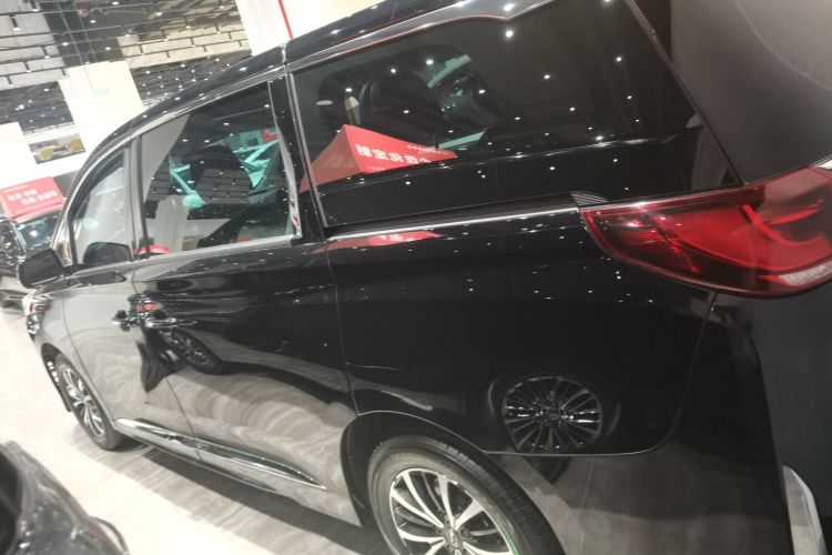 广汽传祺 传祺M8 2023款 领秀系列 390T 豪华版车身外观6003