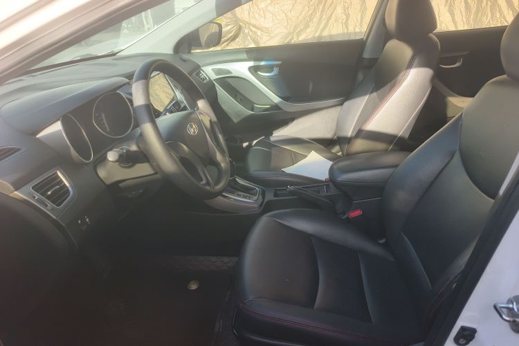 现代 朗动 2015款 1.6L 自动领先型局部细节19