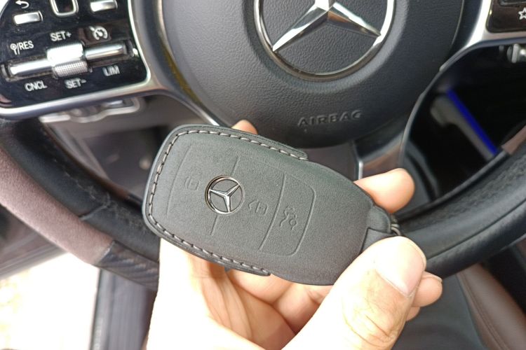 奔驰GLB 2021款 GLB 200 动感型中控内饰11