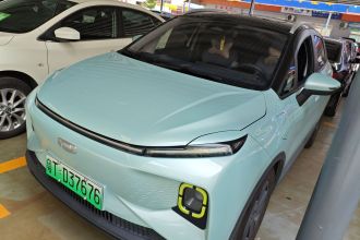 吉利几何E萤火虫 2022款 401KM 霹雳虎 4座