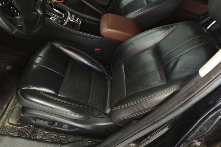 广汽传祺 传祺GS8 2017款 320T 两驱豪华智联版（七座）局部细节19