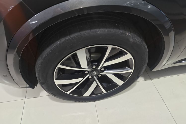 理想汽车 理想L8 2023款 Air车身外观6007