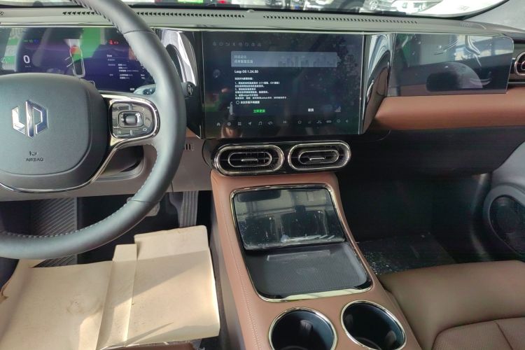 零跑汽车 零跑C01 2023款 630四驱性能版中控内饰16