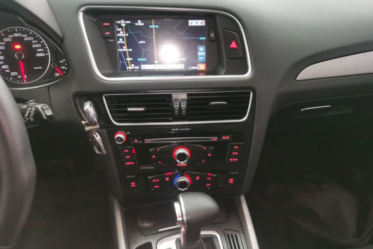 奥迪Q5 2016款 40 TFSI 进取型中控内饰16