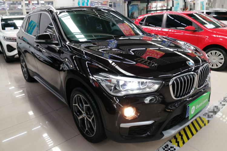 宝马X1 2019款 xDrive20Li 尊享型车身外观3