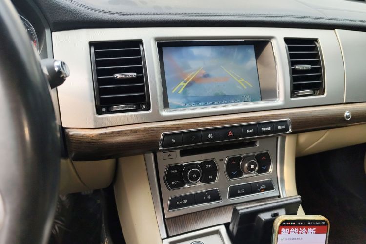 捷豹XF 2014款 XF 2.0T 风华版中控内饰16