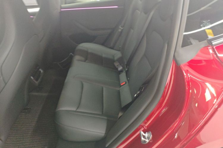 特斯拉 Model 3 2025款 高性能全轮驱动版中控内饰7004