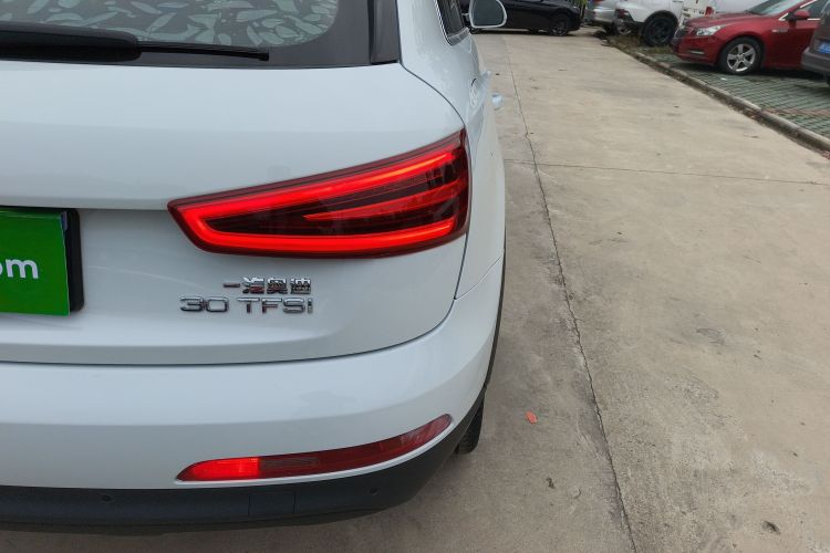 奥迪Q3 2015款 30 TFSI 进取型车身外观9