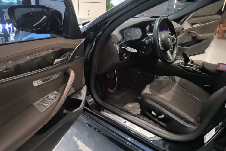 宝马5系 2022款 改款 525Li M运动套装中控内饰20