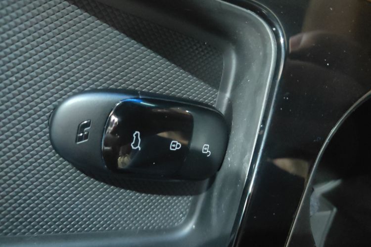 理想汽车 理想ONE 2020款 增程6座版中控内饰7001