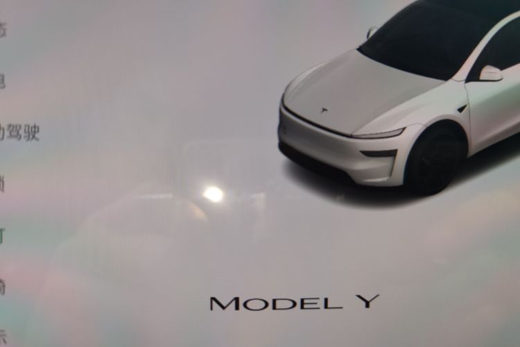特斯拉 Model Y 2025款 后轮驱动版中控内饰15