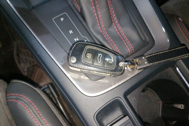 奥迪Q3 2022款 40 TFSI RS套件燃速型中控内饰7001