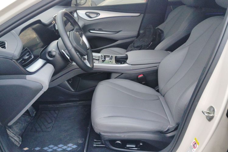 比亚迪 海豹07 DM-i 2025款 智驾版 DM-i 1.5L 125km 尊贵型中控内饰19