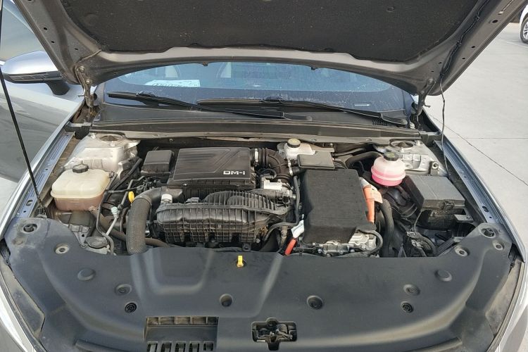 比亚迪 秦PLUS 2021款 DM-i 55KM 旗舰型机舱底盘24