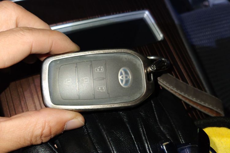 丰田 赛那SIENNA 2023款 2.5L混动 舒适版中控内饰11