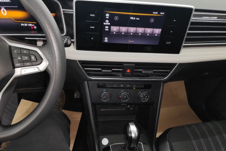 大众 途观L 2022款 330TSI 自动两驱舒享版中控内饰16