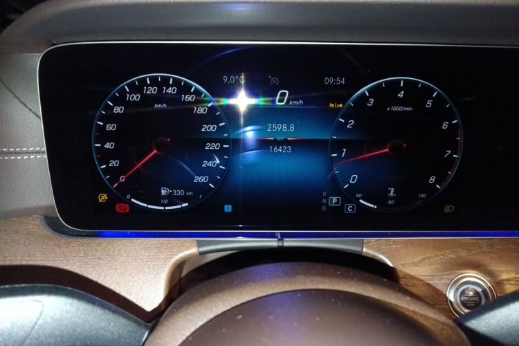 奔驰E级 2023款 改款 E 300 L 时尚型中控内饰15