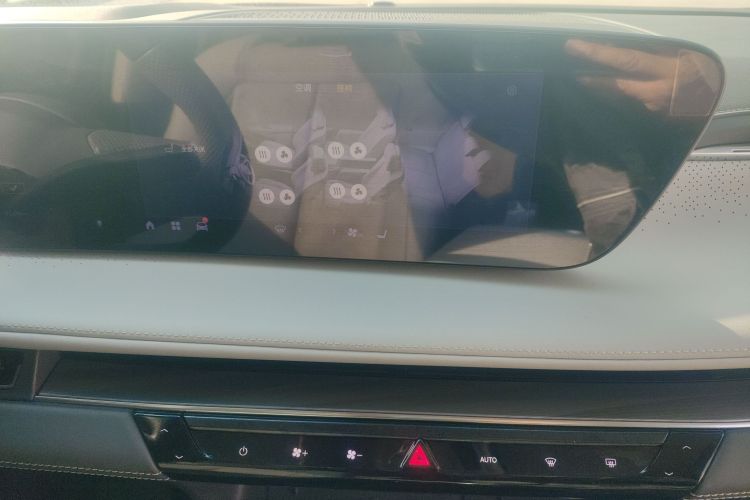 别克GL8 2025款 陆尊 尊享版中控内饰16