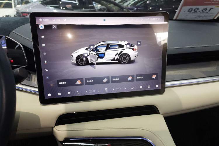 极氪001 2023款 WE版 86kWh中控内饰16