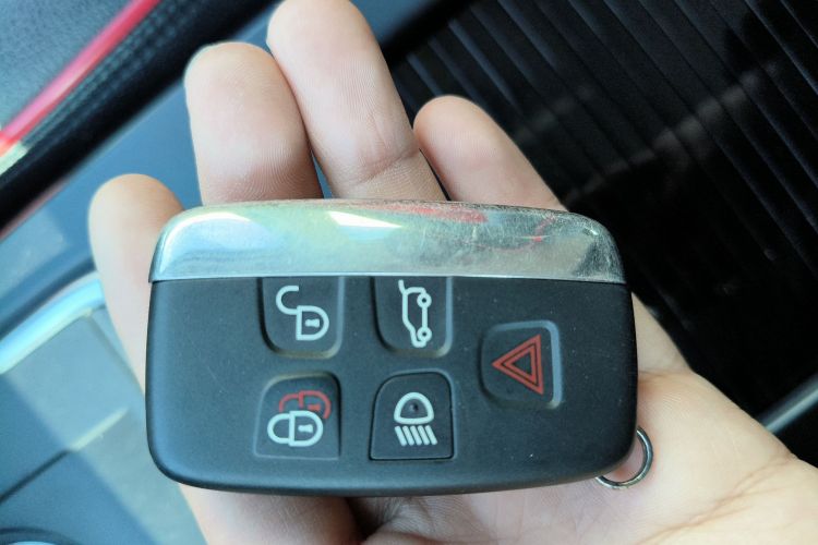 路虎 发现神行 2018款 240PS SE版中控内饰11