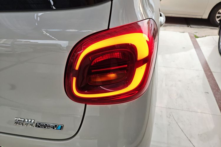 五菱汽车 宏光MINIEV 2025款 四门版 进阶款车身外观9