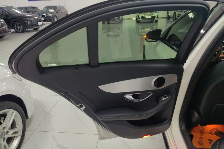 奔驰C级 2019款 C 260 运动版中控内饰49