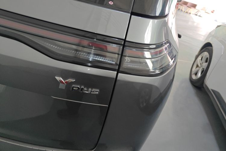 埃安 AION Y 2023款 Plus 610 乐享版车身外观9