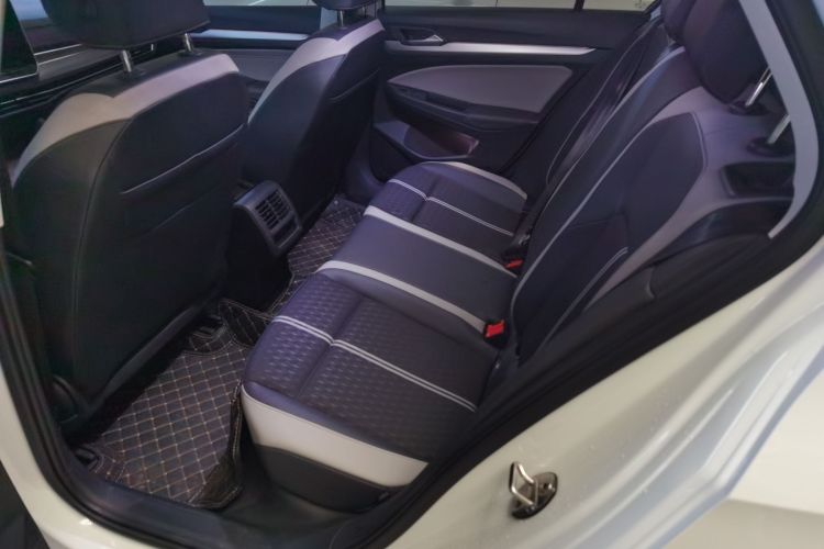 大众 高尔夫 2025款 300TSI Pro中控内饰21