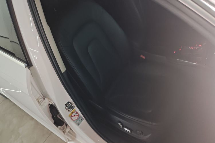 奥迪A4L 2015款 35 TFSI 自动舒适型局部细节41