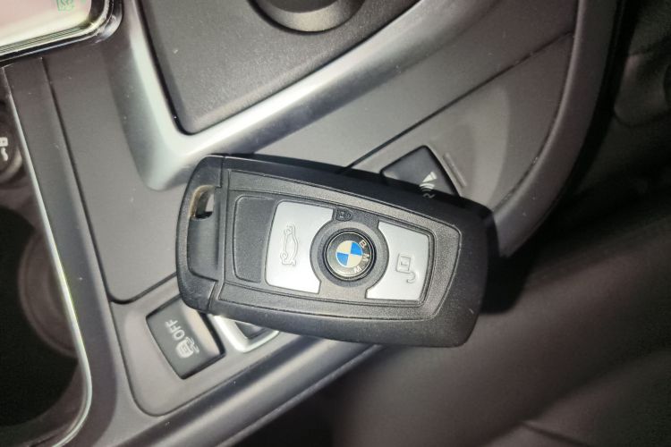 宝马3系 2017款 318i 时尚型中控内饰7001