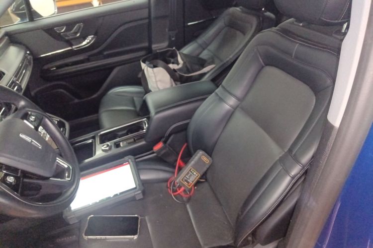 林肯 冒险家 2022款 2.0T 两驱尊雅版中控内饰19