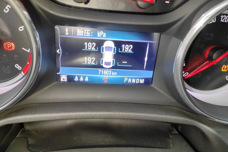 别克 君威 2017款 20T 豪华型中控内饰15