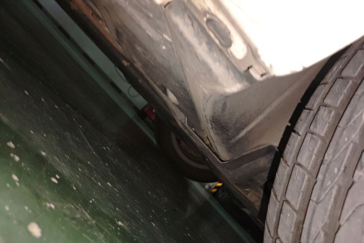 奔驰C级 2019款 改款 C 260 L 运动版局部细节9001