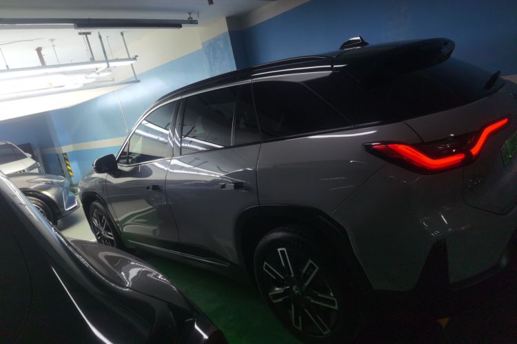 蔚来ES6 2020款 600KM 运动版车身外观4