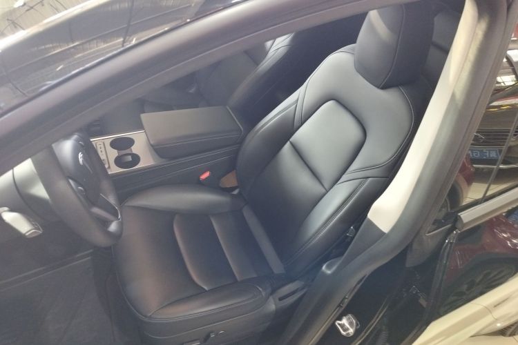 特斯拉 Model Y 2021款 标准续航后驱版中控内饰19