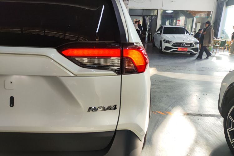 丰田 RAV4荣放 2023款 2.0L CVT两驱风尚Plus版车身外观9