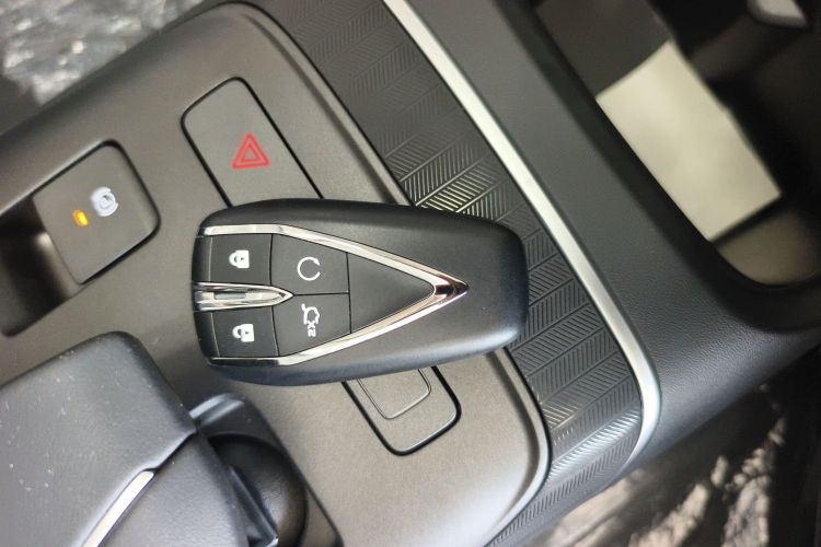 长安 逸动 2025款 蓝鲸 1.5T 500Bar尊贵型中控内饰11