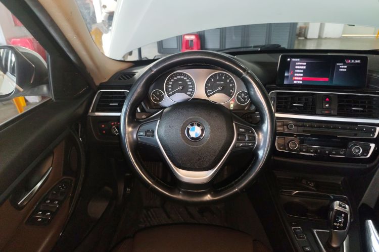 宝马3系 2019款 320Li 时尚型中控内饰13