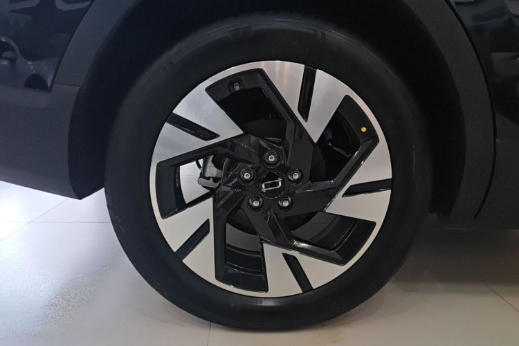 奔腾 悦意07 2025款 210km 乐享版车身外观6008