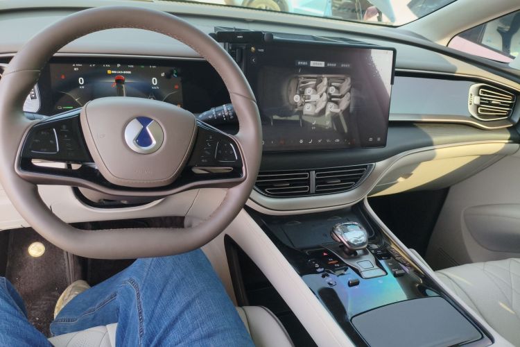 腾势D9 2022款 DM-i 970 四驱旗舰型中控内饰7002