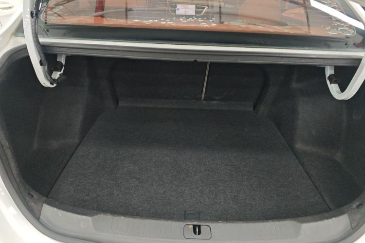 别克 英朗 2015款 15N 自动精英型机舱底盘23