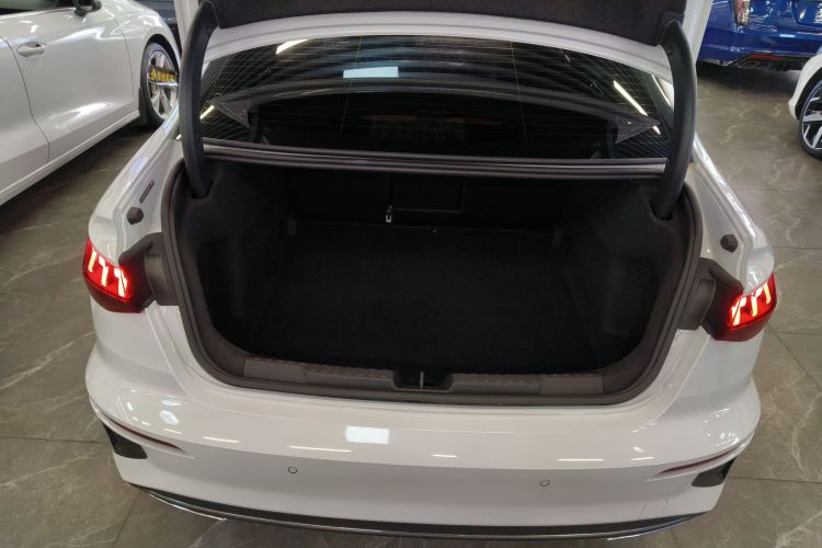 奥迪A3 2024款 A3L Limousine 35 TFSI 时尚运动型机舱底盘23