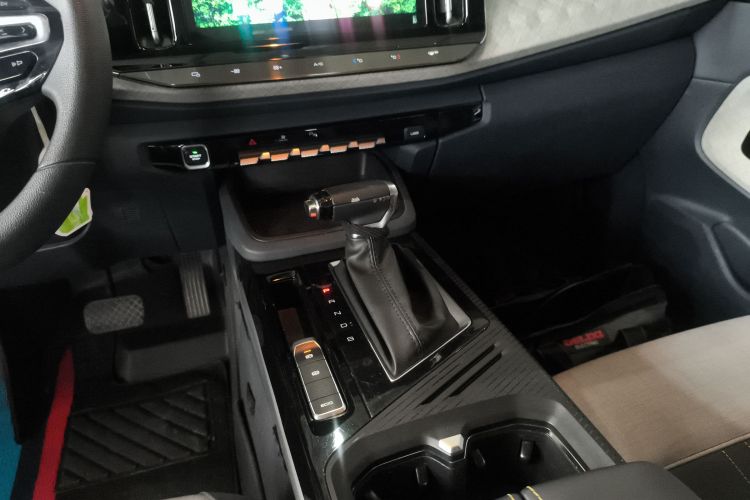 宝骏RM-5 2019款 1.5T CVT 24小时在线豪华型 7座中控内饰18