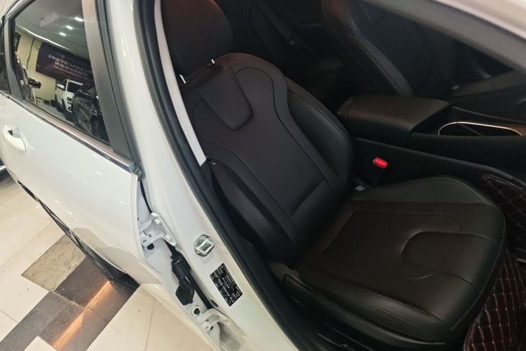 现代 伊兰特 2022款 1.5L CVT LUX尊贵版局部细节41